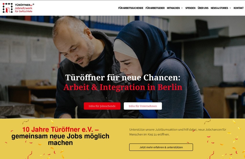 Startseite mit Hero, klaren CTAs für Jobsuchende und Unternehmen sowie gelbem Banner zur 10-Jahres-Jubiläumsaktion